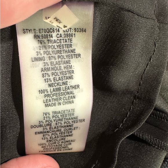 ELIE TAHARI
Scoop Neck Knee-Length Dress
Size: 4 - Picture 7 of 11